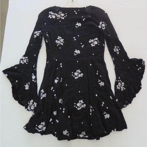 Free People Women's Sz 4 Black Floral Bell Sleeve Boho Festival Mini Dress - Picture 11 of 12